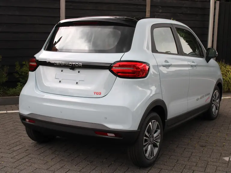 Leapmotor T03 Design 37.3 kWh 95PK Navigatie, Camera achter, Parkeerhulp achter, Audio, Keyless Start, Lichtmetalen velgen afbeelding 8