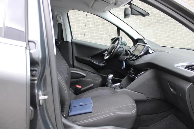 Peugeot 208 1.2 PureTech Allure Airco, Navigatie, CruiseControl, Applecarpl./Andr. Auto afbeelding 25