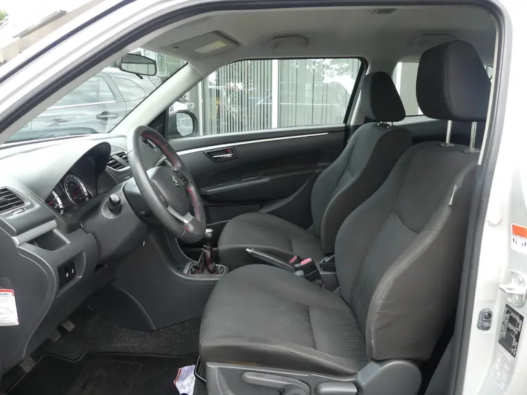 Suzuki Swift 1.2 Bandit 94 pk, Dealer oh., Airco, Cruise 16" Lichtmetalen Velgen. afbeelding 7