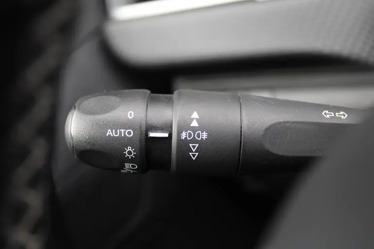 Peugeot 208 1.2 PureTech Allure Airco, Navigatie, CruiseControl, Applecarpl./Andr. Auto afbeelding 15