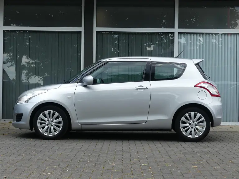 Suzuki Swift 1.2 Bandit 94 pk, Dealer oh., Airco, Cruise 16" Lichtmetalen Velgen. afbeelding 3