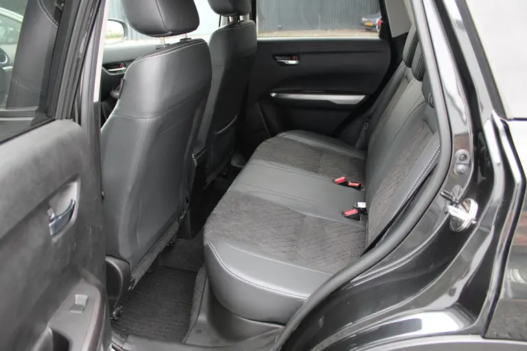 Suzuki Vitara 1.4 Boosterjet Style Smart Hybrid Automaat , Trekhaak, All-Seasonbanden en 1e Eigenaar afbeelding 11