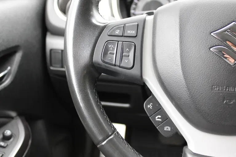 Suzuki Vitara 1.4 Boosterjet Style Smart Hybrid Automaat , Trekhaak, All-Seasonbanden en 1e Eigenaar afbeelding 24