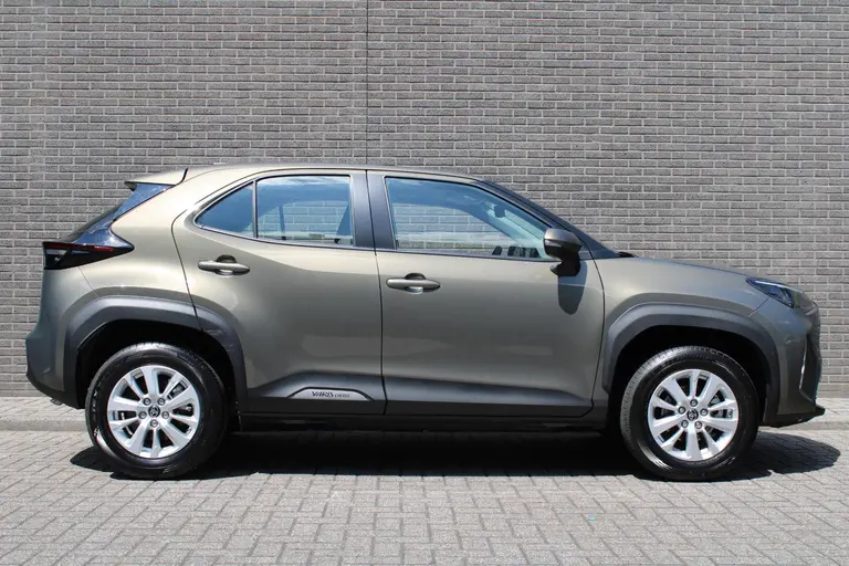 Toyota Yaris Cross 1.5 Hybrid Active Automaat, Airco, Adaptive CruiseControl, Achteruitrijcamera, 16"inch LM velgen. Gereserveerd afbeelding 2