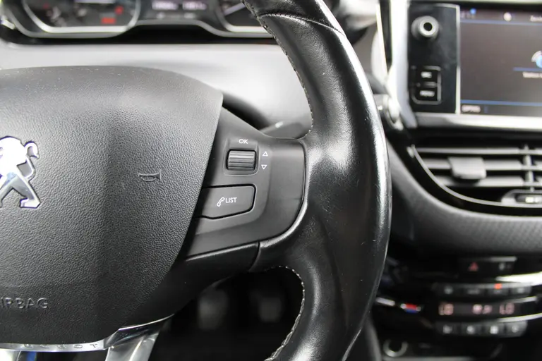 Peugeot 208 1.2 PureTech Allure Airco, Navigatie, CruiseControl, Applecarpl./Andr. Auto afbeelding 17