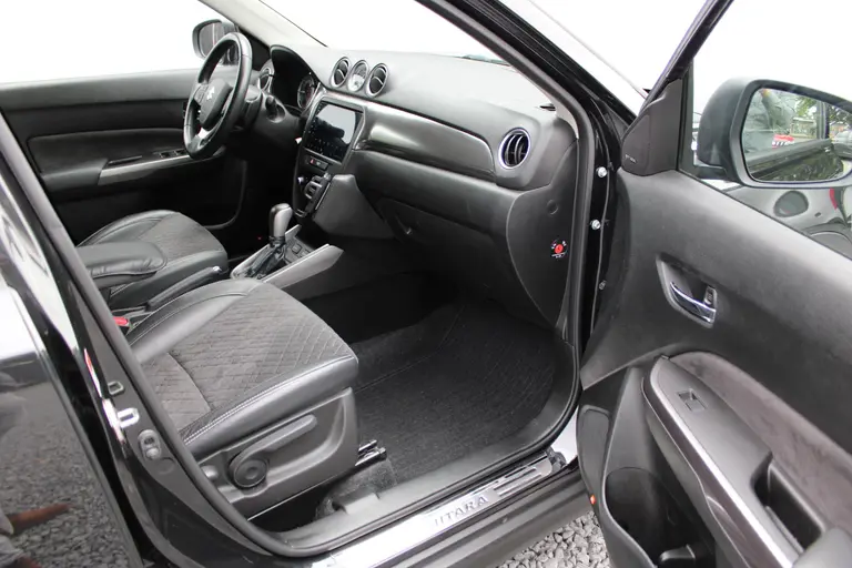 Suzuki Vitara 1.4 Boosterjet Style Smart Hybrid Automaat , Trekhaak, All-Seasonbanden en 1e Eigenaar afbeelding 14