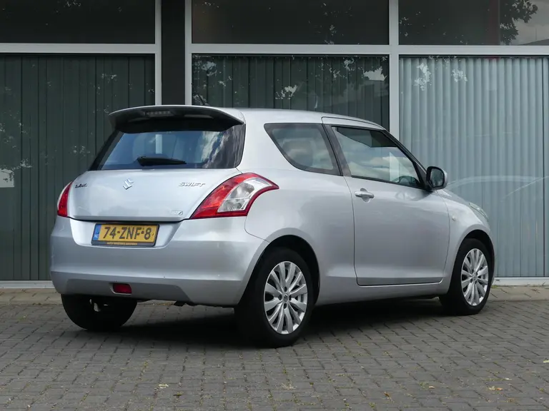 Suzuki Swift 1.2 Bandit 94 pk, Dealer oh., Airco, Cruise 16" Lichtmetalen Velgen. afbeelding 4