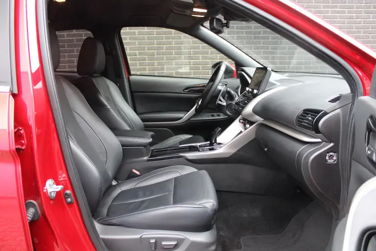 Mitsubishi Eclipse Cross 2.4 PHEV Instyle Automaat, Lederen bekleding, Applecarpl./Andr. Auto Trekgewicht 1.500 KG. afbeelding 29