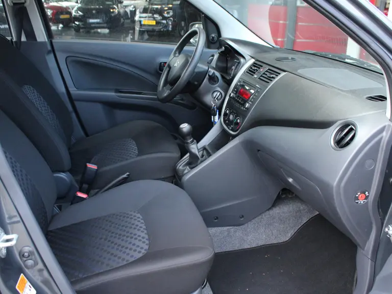 Suzuki Celerio 1.0 Comfort Airco, Parkeersensoren Achter, Bluetooth, Elektrische Ramen Voor, Radio/CD afbeelding 31