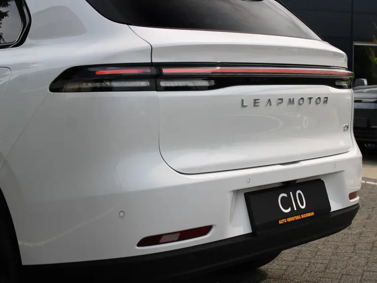Leapmotor C10 REEV Design 28.4 kWh 215PK Automaat Camera systeem rondom, Stoelverwarming/koeling, Panoramadak, Navigatie afbeelding 11