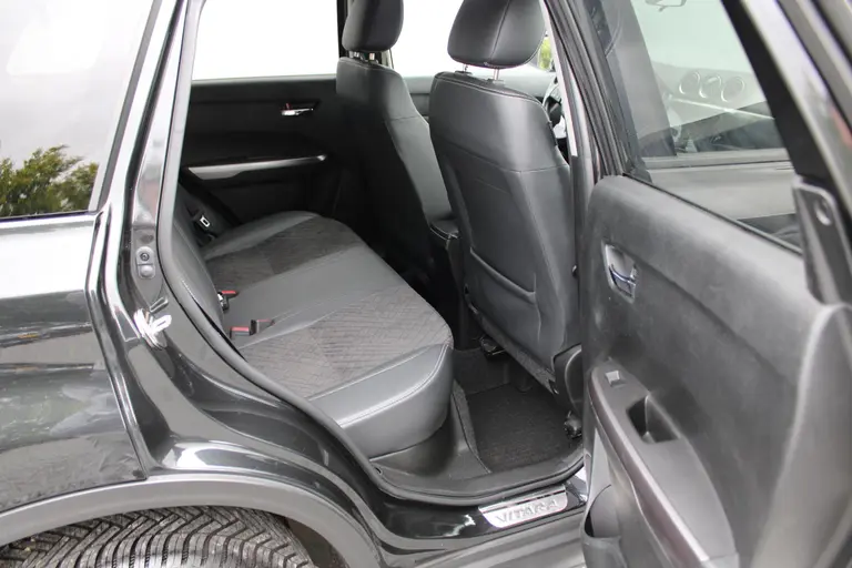 Suzuki Vitara 1.4 Boosterjet Style Smart Hybrid Automaat , Trekhaak, All-Seasonbanden en 1e Eigenaar afbeelding 13