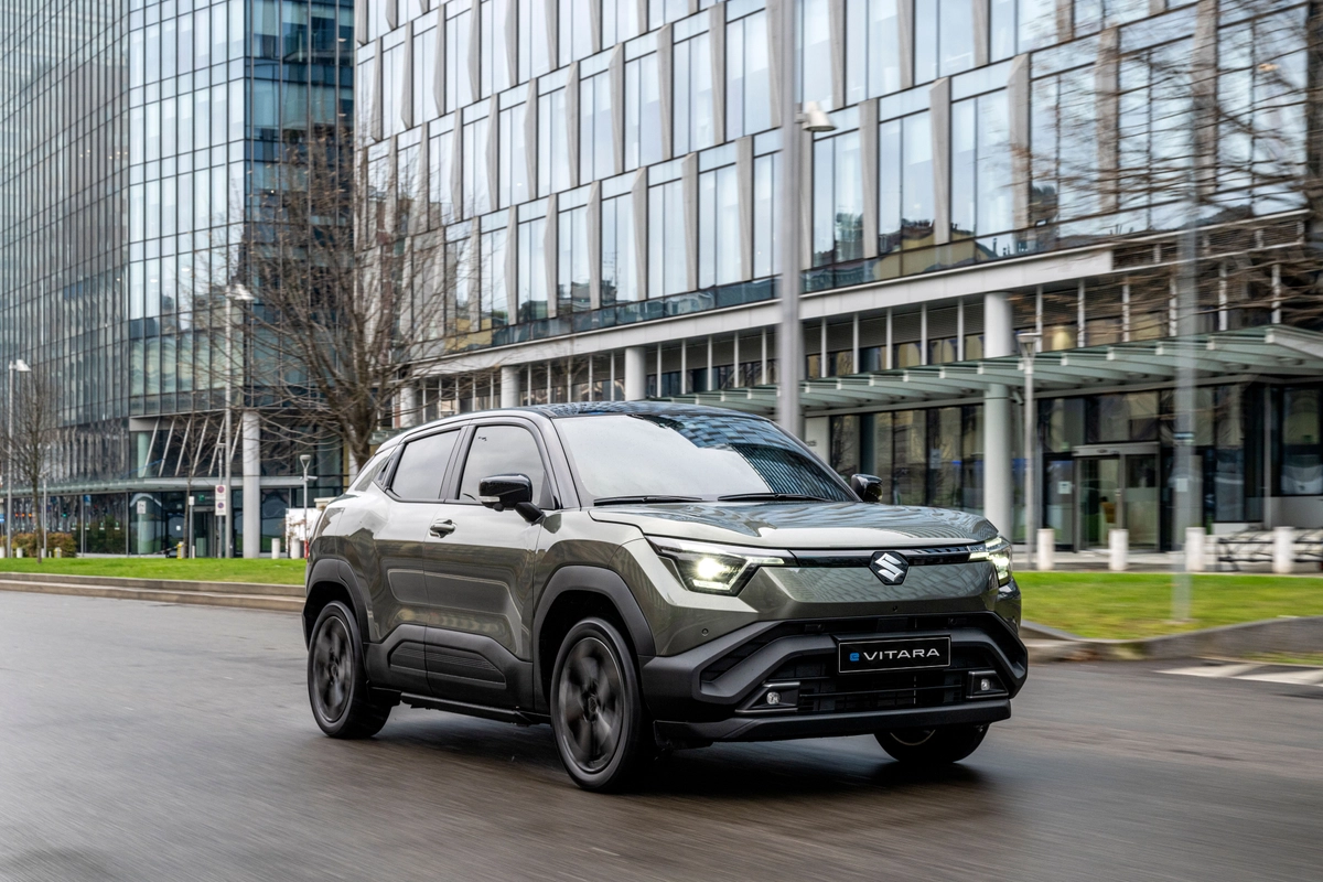 Suzuki e-Vitara Auto Versteeg Buurman Barneveld Ermelo Deventer Nunspeet (2).jpg