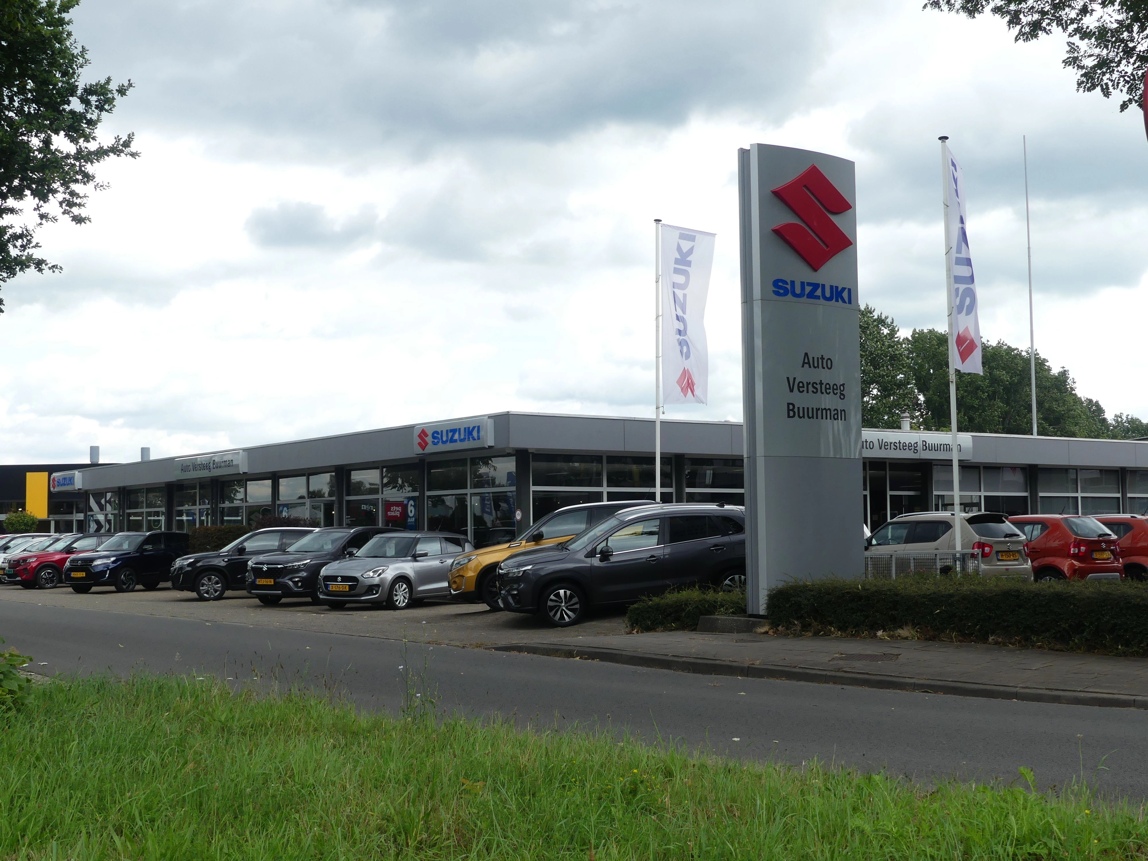 Auto Versteeg Buurman Deventer Suzuki Dealer Pand.JPG